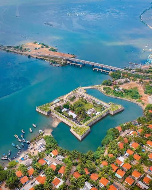 Mannar (Mannaram) · Explore an island landscape of historic fort walls, open lagoons and quiet coastal roads.